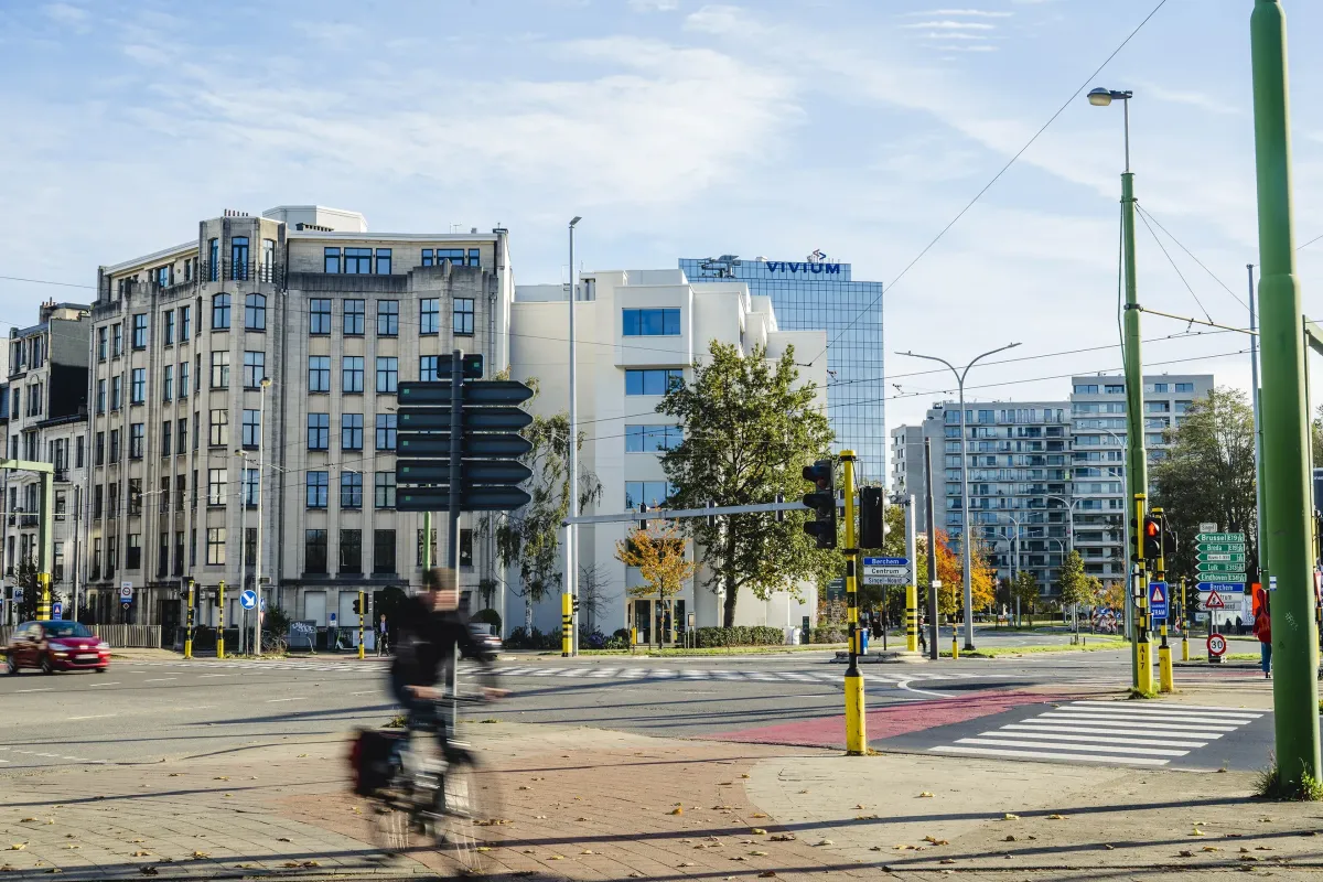 Vivium gebouw fietser