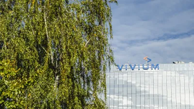 Antwerpen Vivium-gebouw met boom