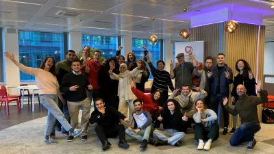 Photo de groupe avec les jeunes de la Fondation P&V